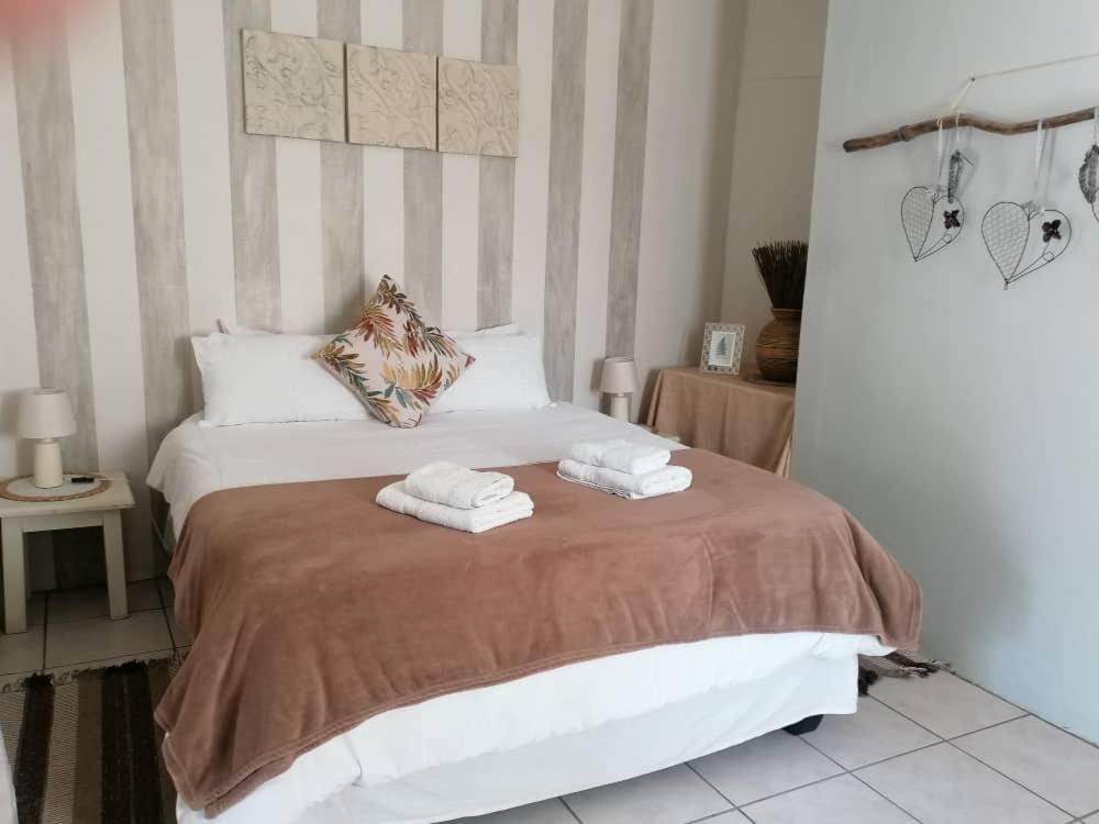 Travel North Guesthouse ツメブ エクステリア 写真