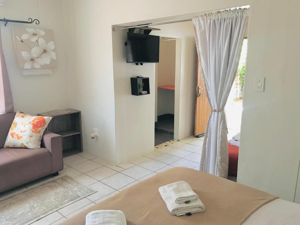 Travel North Guesthouse ツメブ エクステリア 写真