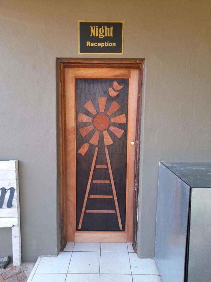 Travel North Guesthouse ツメブ エクステリア 写真