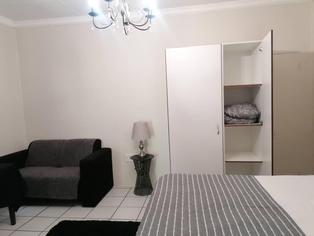 Travel North Guesthouse ツメブ エクステリア 写真