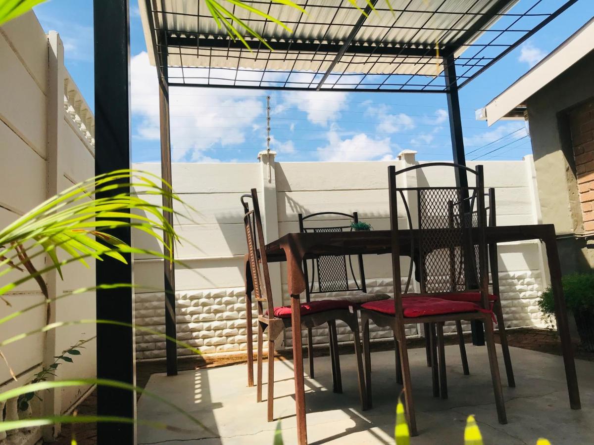 Travel North Guesthouse ツメブ エクステリア 写真